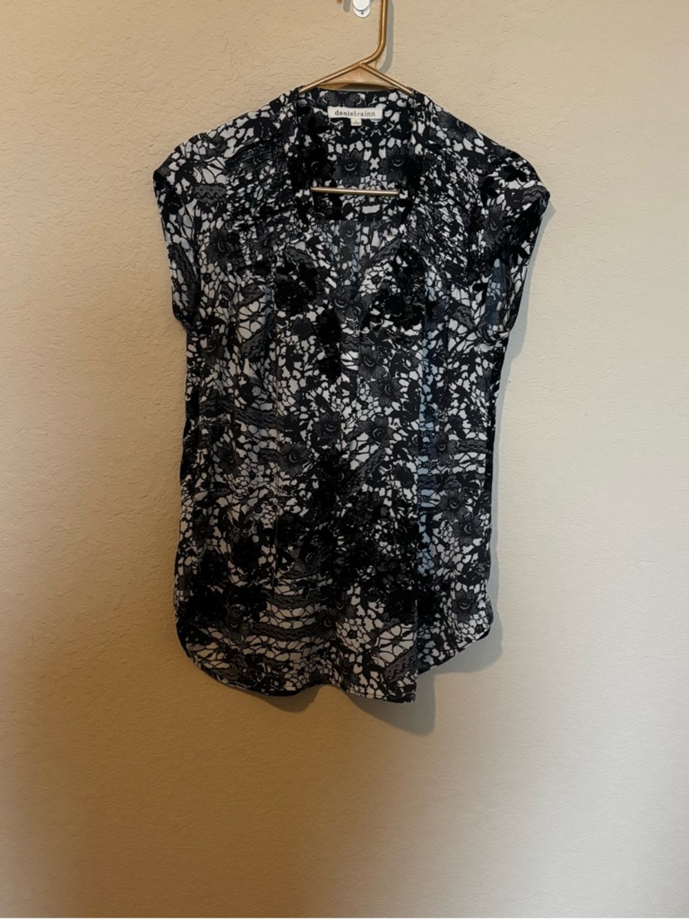 Daniel Rainn Womens Black White Floral Sheer Blouse Size Small